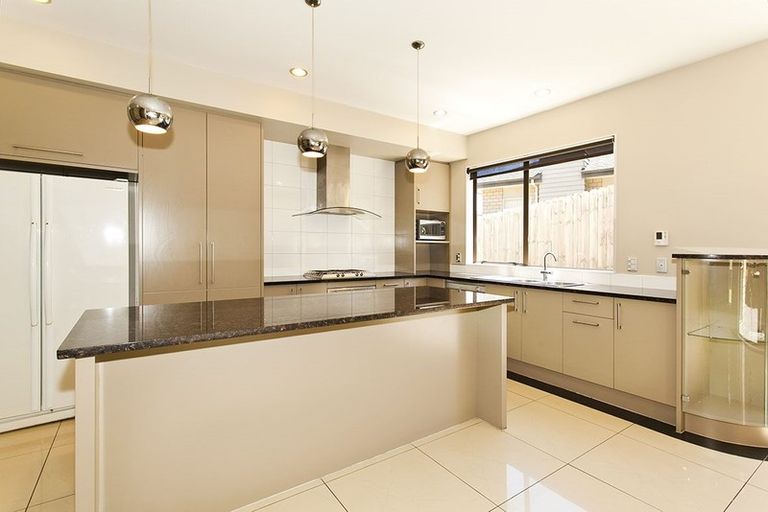Photo of property in 13 Keating Rise, Northcross, Auckland, 0632
