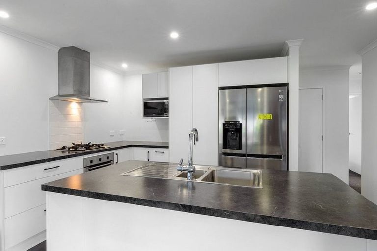 Photo of property in 15 Dreaver Drive, Waitara, 4320