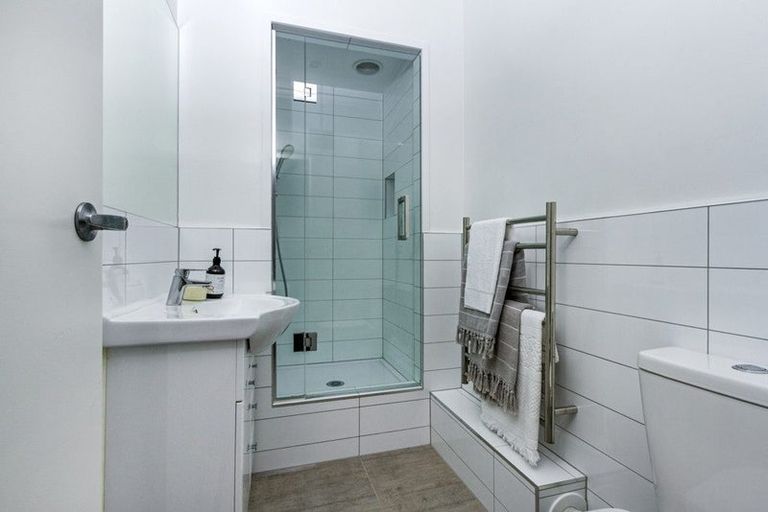 Photo of property in 1/23 Beach Road, Castor Bay, Auckland, 0620