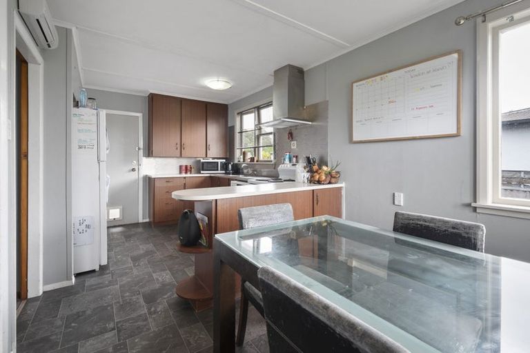 Photo of property in 19 Pembroke Street, Highbury, Palmerston North, 4412