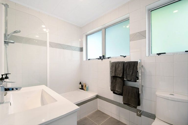 Photo of property in 38 Keegan Drive, Massey, Auckland, 0614