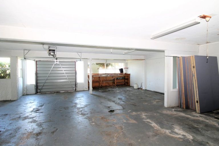 Photo of property in 25 Lynmore Drive, Hillpark, Auckland, 2102