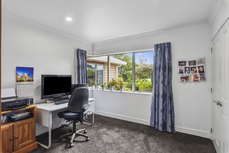 Photo of property in 35 Holcombe Drive, Paraparaumu, 5032