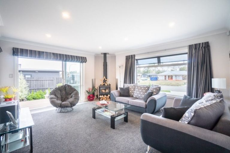 Photo of property in 3 Freedom Drive, Kelvin Grove, Palmerston North, 4414