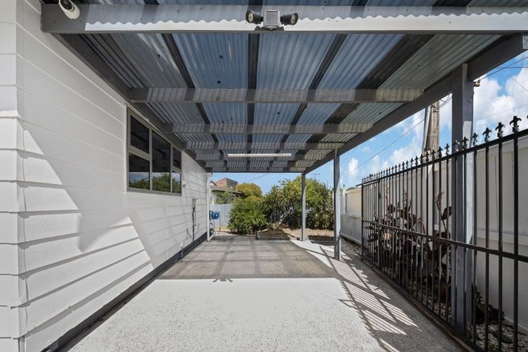 Photo of property in 296a Triangle Road, Massey, Auckland, 0614