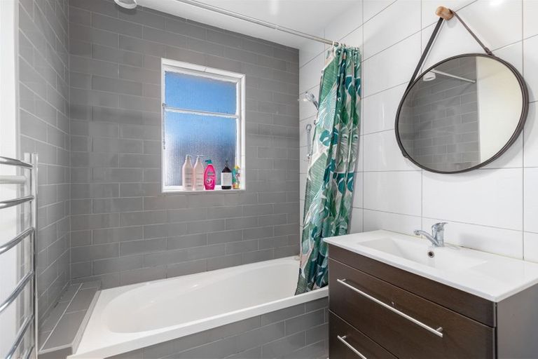 Photo of property in 1/2 Moreland Avenue, Papanui, Christchurch, 8053