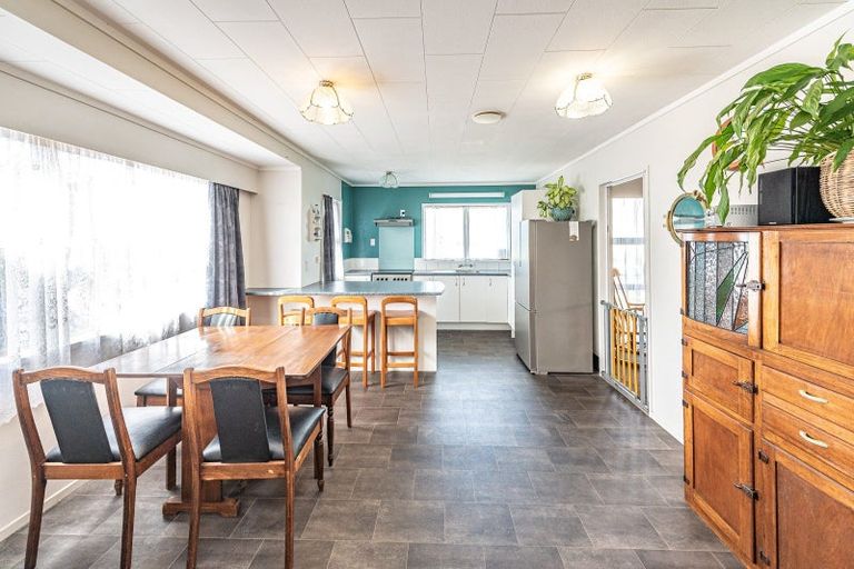 Photo of property in 102 Hinau Street, Castlecliff, Whanganui, 4501