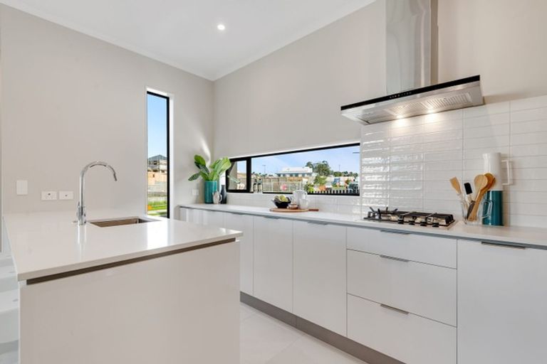 Photo of property in 6 Kuparu Lane, Red Beach, 0932