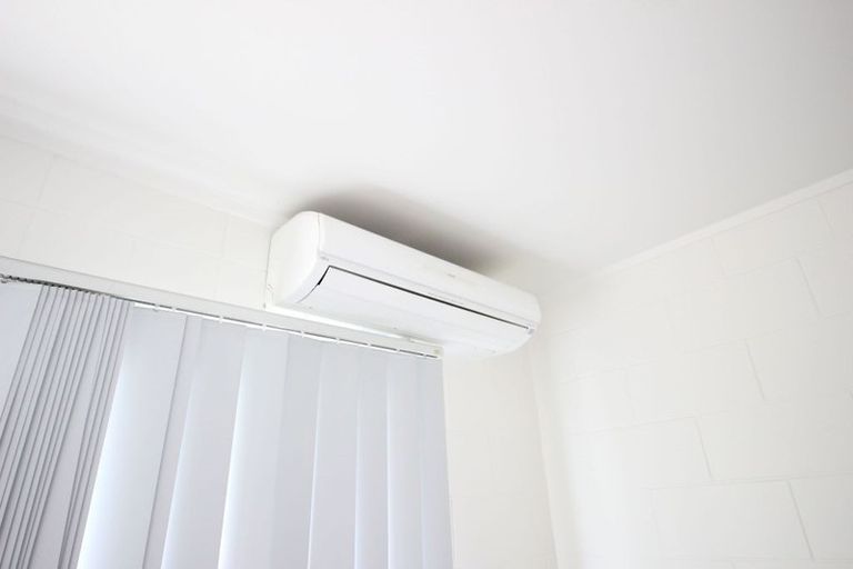 Photo of property in 2/587 Glenfield Road, Totara Vale, Auckland, 0629