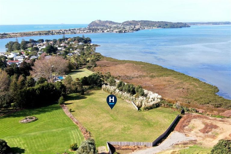 Photo of property in 61 Athenree Road, Athenree, 3177