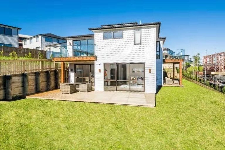 Photo of property in 5 Kahu Close, Orewa, 0931