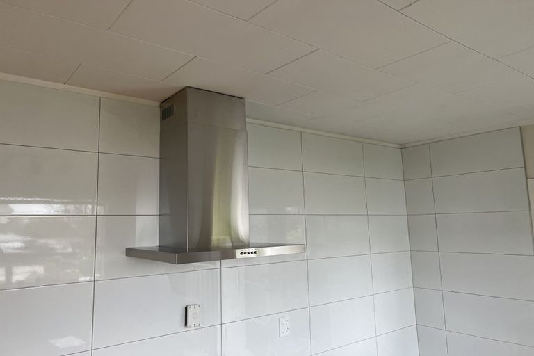 Photo of property in 17 Salamanca Road, Sunnynook, Auckland, 0620