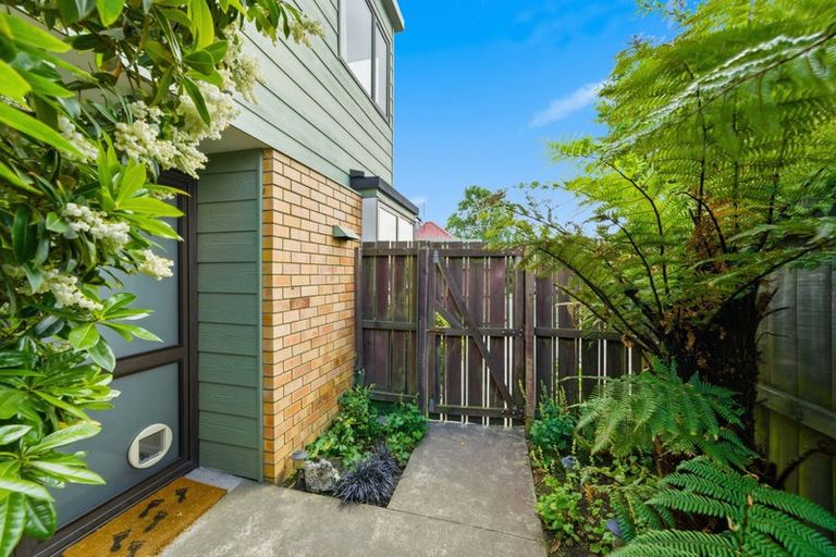 Photo of property in 2/4 Gatonby Place, Avonhead, Christchurch, 8042