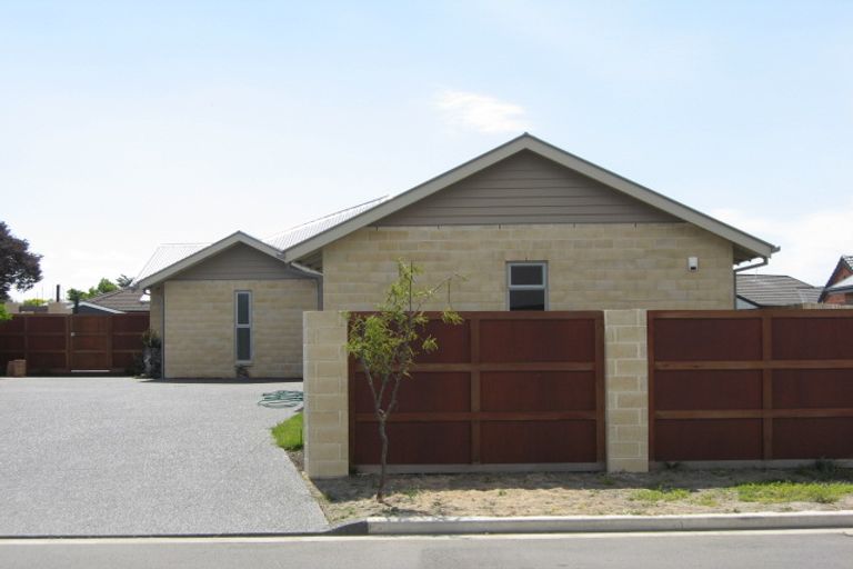 Photo of property in 12 Evergreen Place, Parklands, Christchurch, 8083