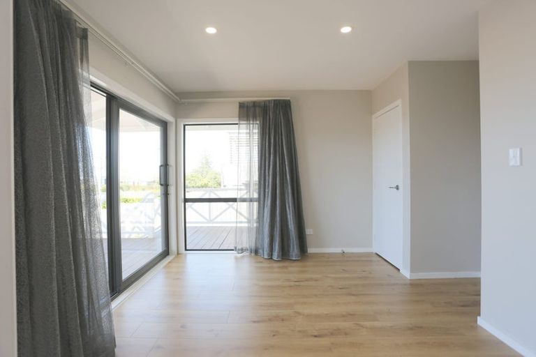 Photo of property in 128 Beach Road, Castor Bay, Auckland, 0620