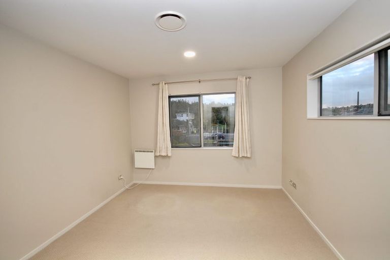 Photo of property in 15b Hillcrest Avenue, Hillcrest, Auckland, 0627