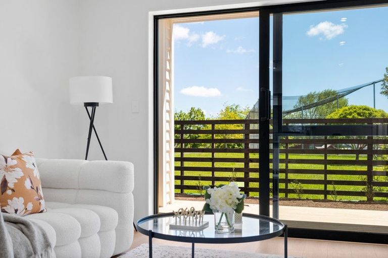 Photo of property in 1/18 Albert Road, Kelston, Auckland, 0602