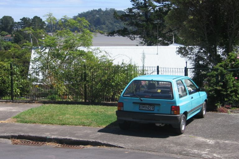 Photo of property in 11 Standish Place, Bayview, Auckland, 0629