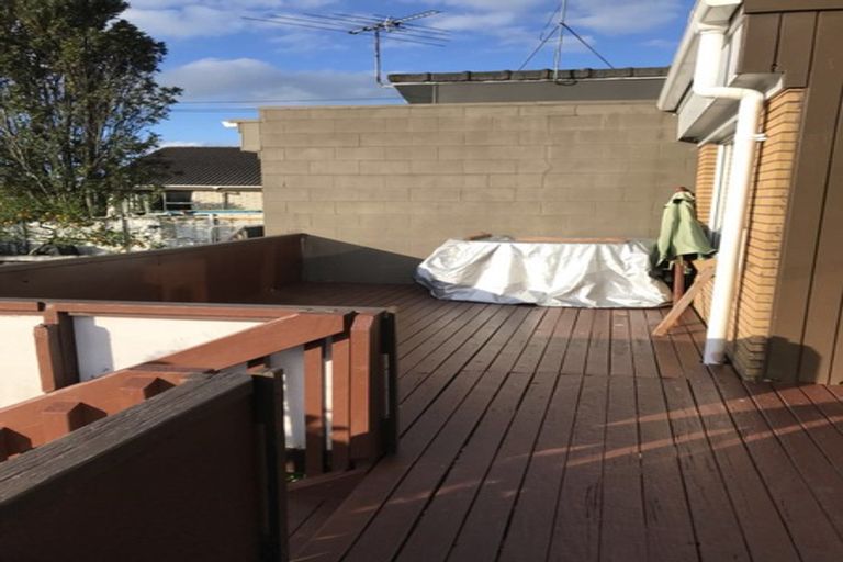 Photo of property in 1/309 Wairau Road, Totara Vale, Auckland, 0627