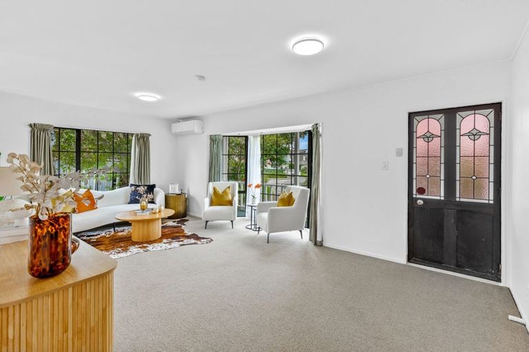 Photo of property in 96a Sturges Road, Henderson, Auckland, 0612