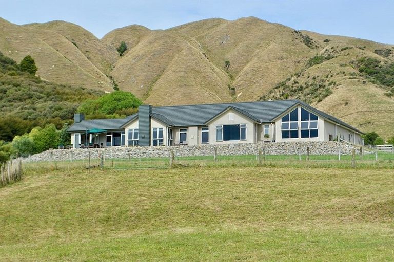 Photo of property in 99 Mickell Road, Hautere, Otaki, 5582
