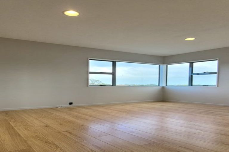 Photo of property in 2/6 Arirang Rise, Pinehill, Auckland, 0632