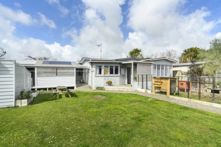 Photo of property in 12 Douglas Street, West End, Palmerston North, 4412