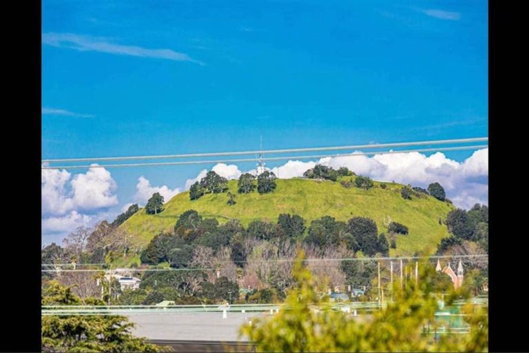 Photo of property in 18 Ngataringa Road, Devonport, Auckland, 0624