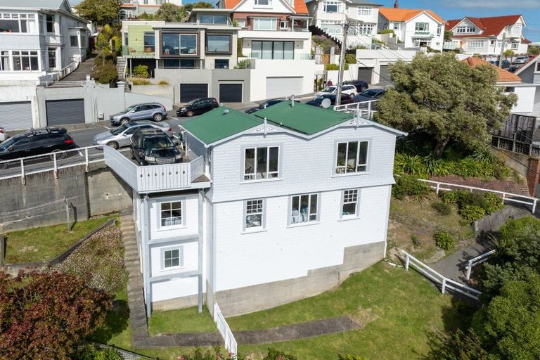 Photo of property in 50 The Crescent, Roseneath, Wellington, 6011