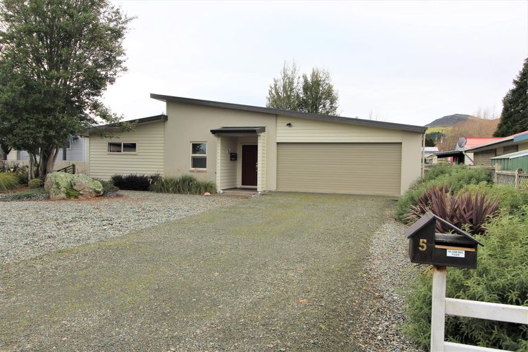 Photo of property in 5 Meadow Street, Lumsden, 9730