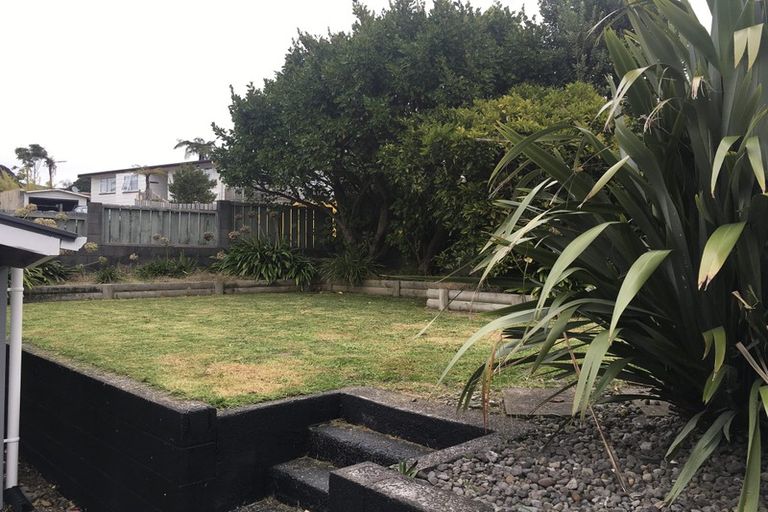 Photo of property in 2 Te Ngaere Place, Merrilands, New Plymouth, 4312