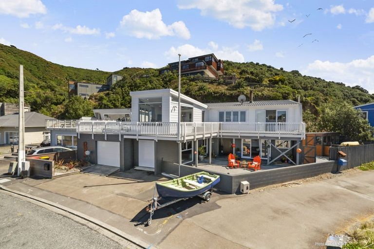 Photo of property in 68 Owhiro Bay Parade, Owhiro Bay, Wellington, 6023