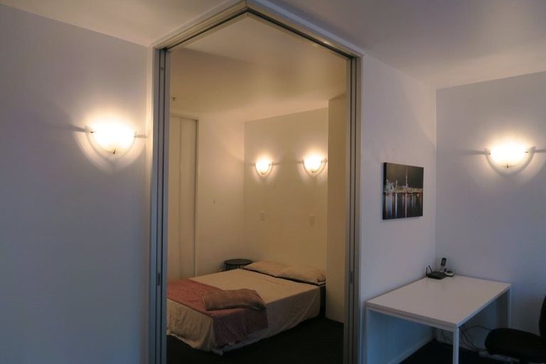 Photo of property in Guardian Apartments, 406/105 Queen Street, Auckland Central, Auckland, 1010