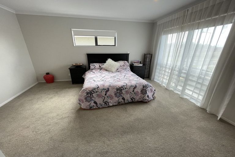 Photo of property in 19 Richard Petterd Way, Swanson, Auckland, 0614