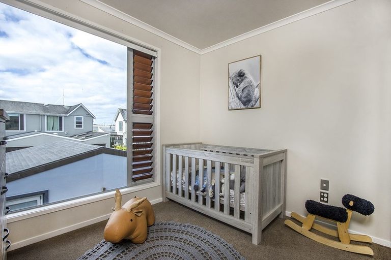 Photo of property in 9s Clearwater Cove, West Harbour, Auckland, 0618