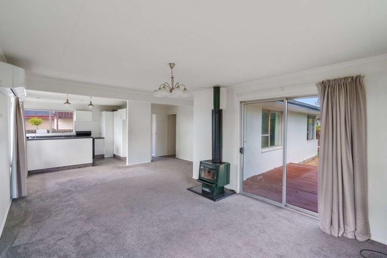 Photo of property in 16 Watson Place, Rangiora, 7400