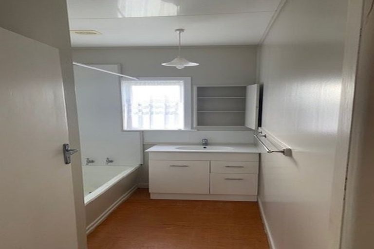 Photo of property in 24 Airdrie Road, Ranui, Auckland, 0612