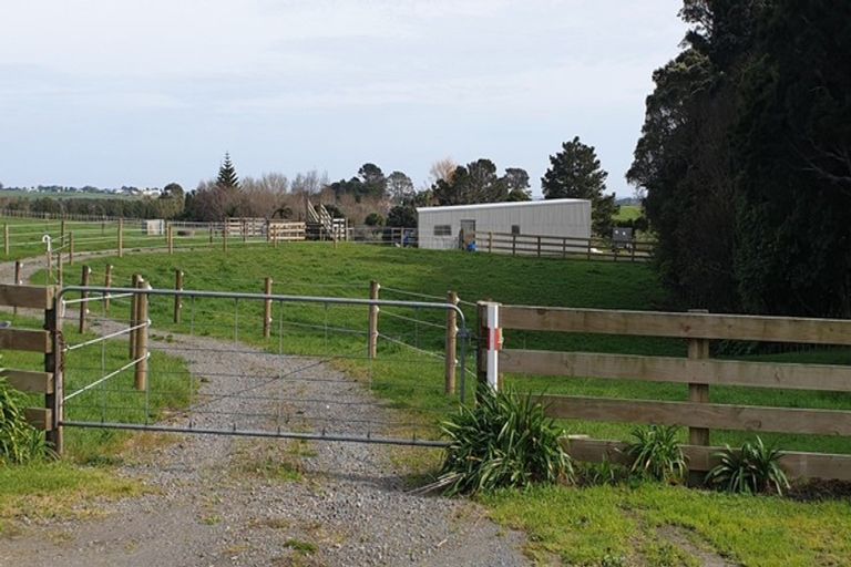 Photo of property in 1343 Devon Road, Brixton, Waitara, 4382