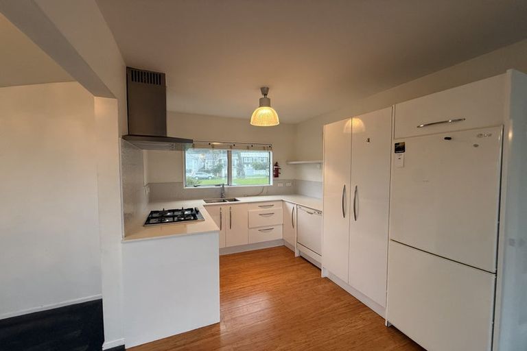 Photo of property in 281 Queens Drive, Lyall Bay, Wellington, 6022