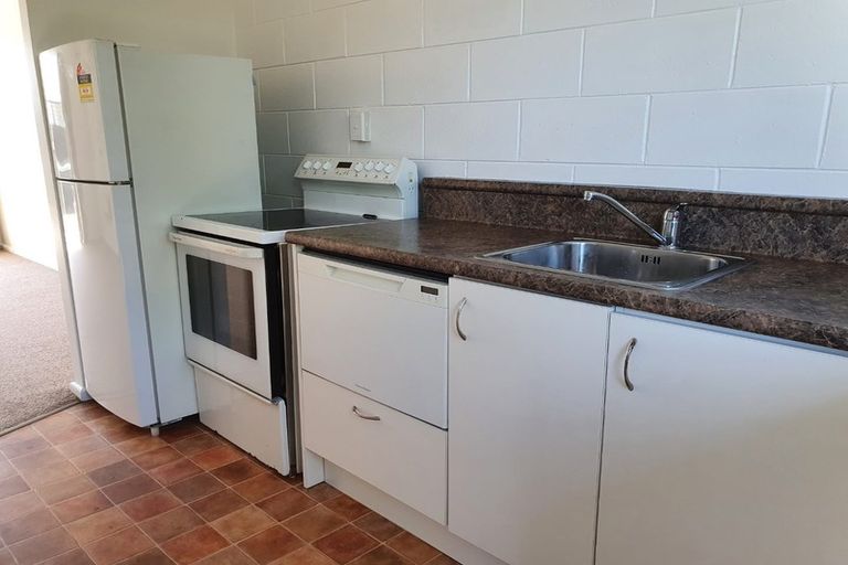 Photo of property in 8/20a Dickson Crescent, Hornby, Christchurch, 8042