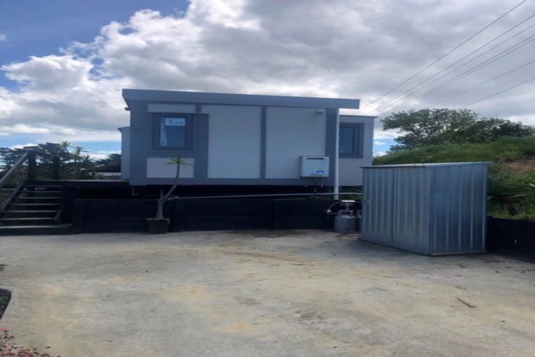 Photo of property in 25 Whangaparaoa Road, Red Beach, 0932