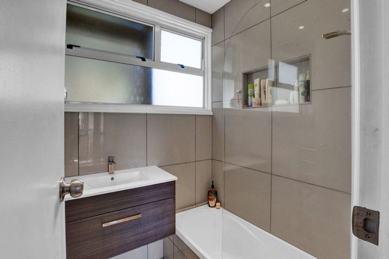 Photo of property in 33 Woodleigh Street, Frankleigh Park, New Plymouth, 4310