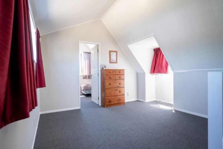 Photo of property in 32 Rosedale Crescent, Cloverlea, Palmerston North, 4412