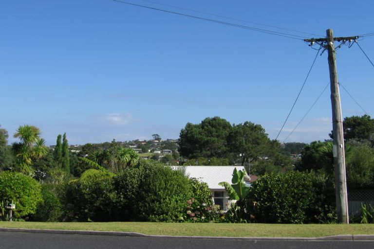 Photo of property in 1/56 Killarney Avenue, Torbay, Auckland, 0630