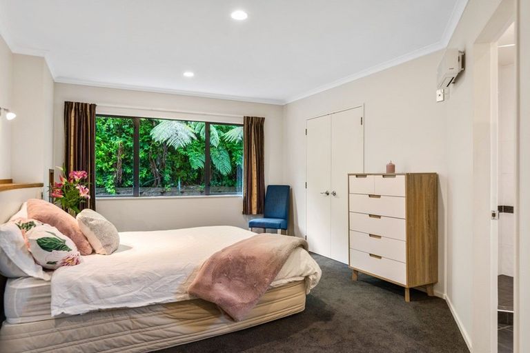 Photo of property in 8 Fernridge Way, Tirohanga, Lower Hutt, 5010