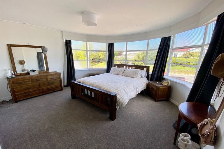 Photo of property in 6 Cossens Street, Balclutha, 9230