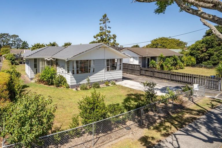 Photo of property in 33 Border Road, Henderson, Auckland, 0612