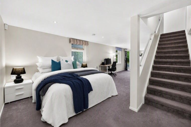 Photo of property in 207 Hurstmere Road, Takapuna, Auckland, 0622