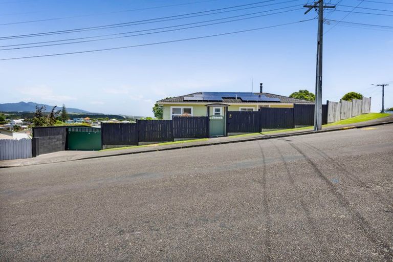 Photo of property in 5 Scott Street, Moturoa, New Plymouth, 4310
