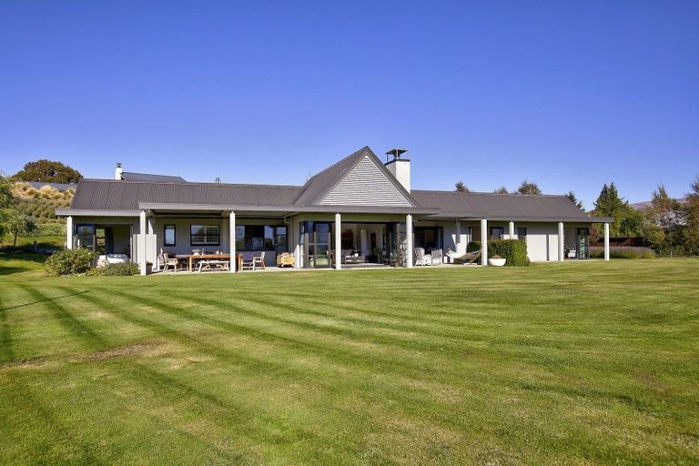 Photo of property in 251 Beacon Point Road, Wanaka, 9305